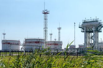 Resort finansów USA chwali się sukcesem. Ropa z Rosji ma coraz mniej kupców