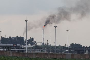 Największy kryzys od dekad? Wojna na Bliskim Wschodzie niszczy energetykę