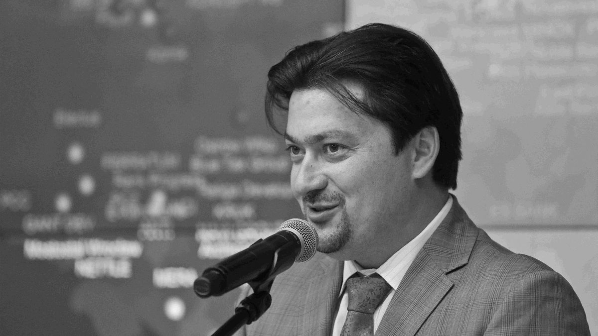 Arkadiusz Lew-Kiedrowski podczas konferencji na GPW w Warszawie.