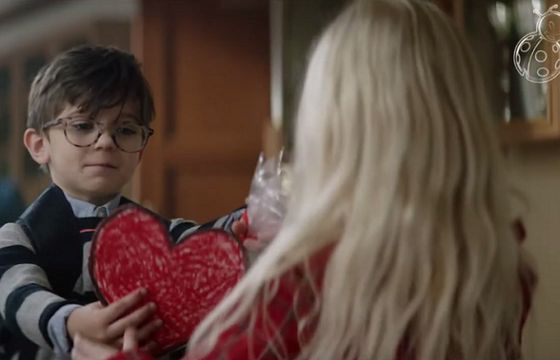 Szkolna miłość w walentynkowej kampanii Biedronki (wideo)
