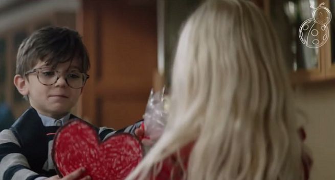 Szkolna miłość w walentynkowej kampanii Biedronki (wideo)