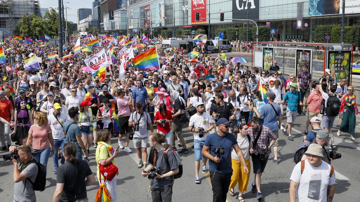 Ulicami Warszawy przejdzie Marsz Równości. Możliwe utrudnienia.