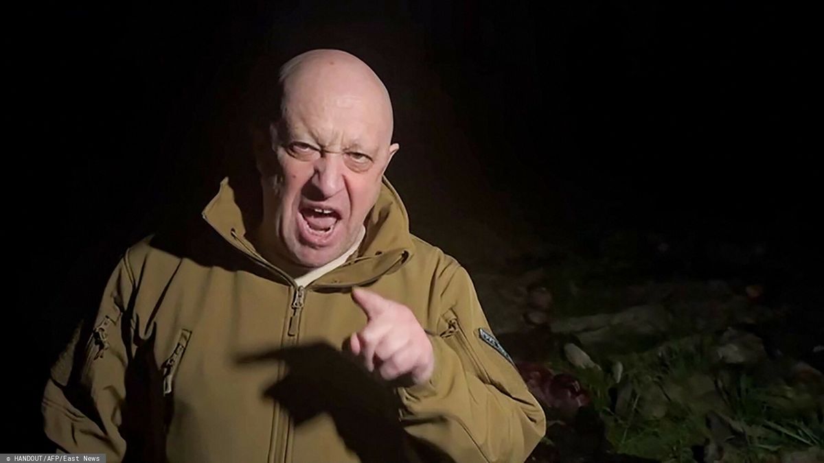 Prigo?yn o?wiadczy?, ?e 10 maja grupa Wagnera opu?ci Bachmut
EDITORS NOTE: Graphic content / This video grab taken from a handout footage posted on May 5, 2023 on the Telegram account of the press-service of Concord -- a company linked to the chief of Russian mercenary group Wagner, Yevgeny Prigozhin -- shows Yevgeny Prigozhin addressing the Russian army's top brass standing in front of bodies he presented as fallen Wagner fighters at an undisclosed location. - The head of Russian paramilitary group Wagner on Friday lashed out at Russian army chiefs with an expletive-laden rant in a video showing dozens of dead bodies. In the video on his Telegram channel, Yevgeny Prigozhin accused Defence Minister Sergei Shoigu and chief of staff Valery Gerasimov, of failing to provide his fighters with enough ammunition. (Photo by Handout / TELEGRAM/ @concordgroup_official / AFP) / RESTRICTED TO EDITORIAL USE - MANDATORY CREDIT "AFP PHOTO /  Telegram channel of Concord group" - NO MARKETING - NO ADVERTISING CAMPAIGNS - DISTRIBUTED AS A SERVICE TO CLIENTS
HANDOUT