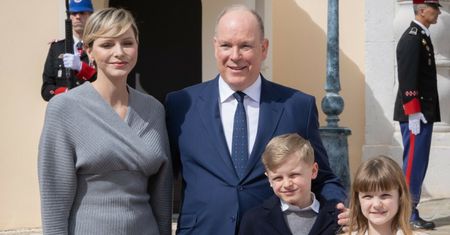 To koniec kryzysu? Księżna Charlene z NIEŚMIAŁYM uśmiechem świętuje urodziny księcia Alberta. Nie zabrakło nawet czułości (ZDJĘCIA)