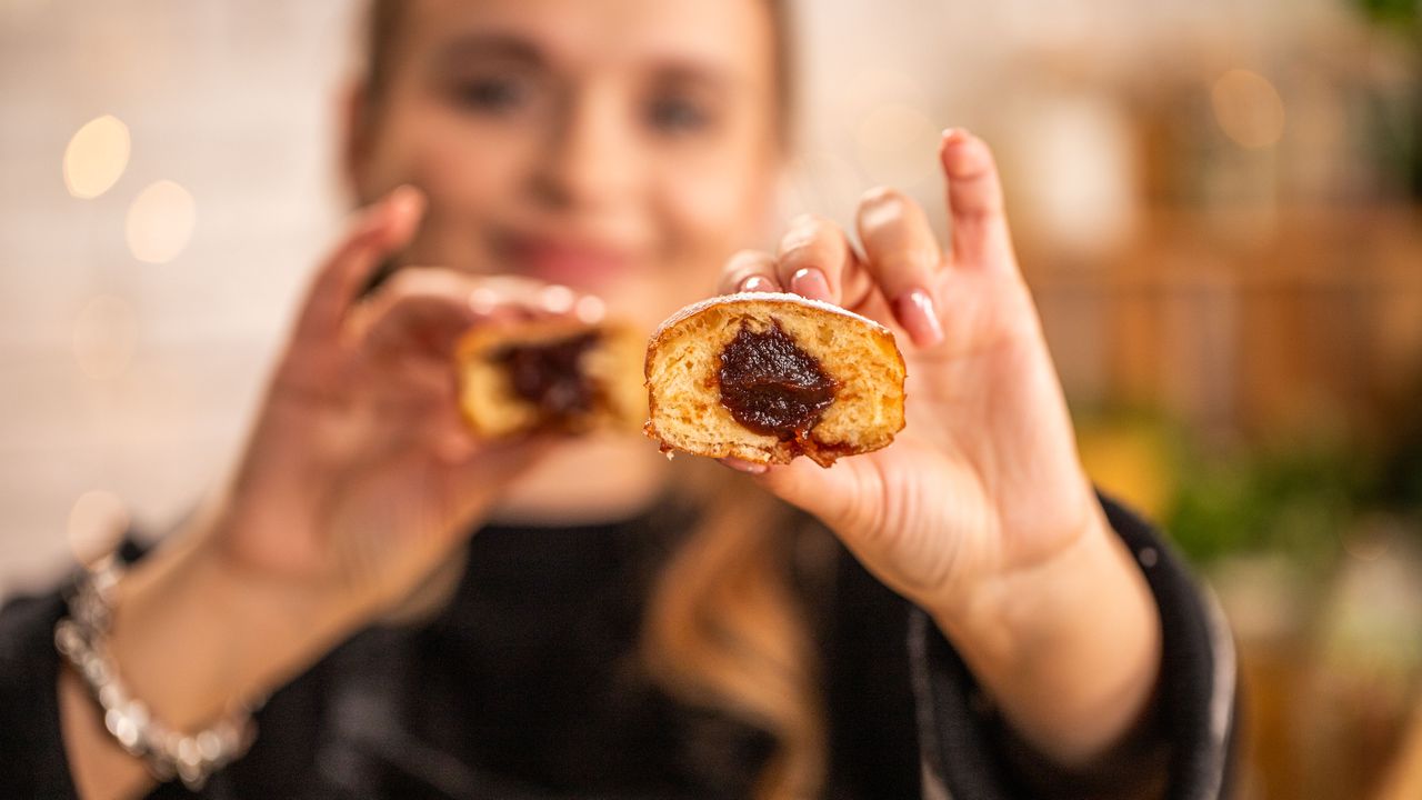 Sprawdzam 3 sposoby na nadziewanie pączków. Która metoda daje najlepsze efekty?