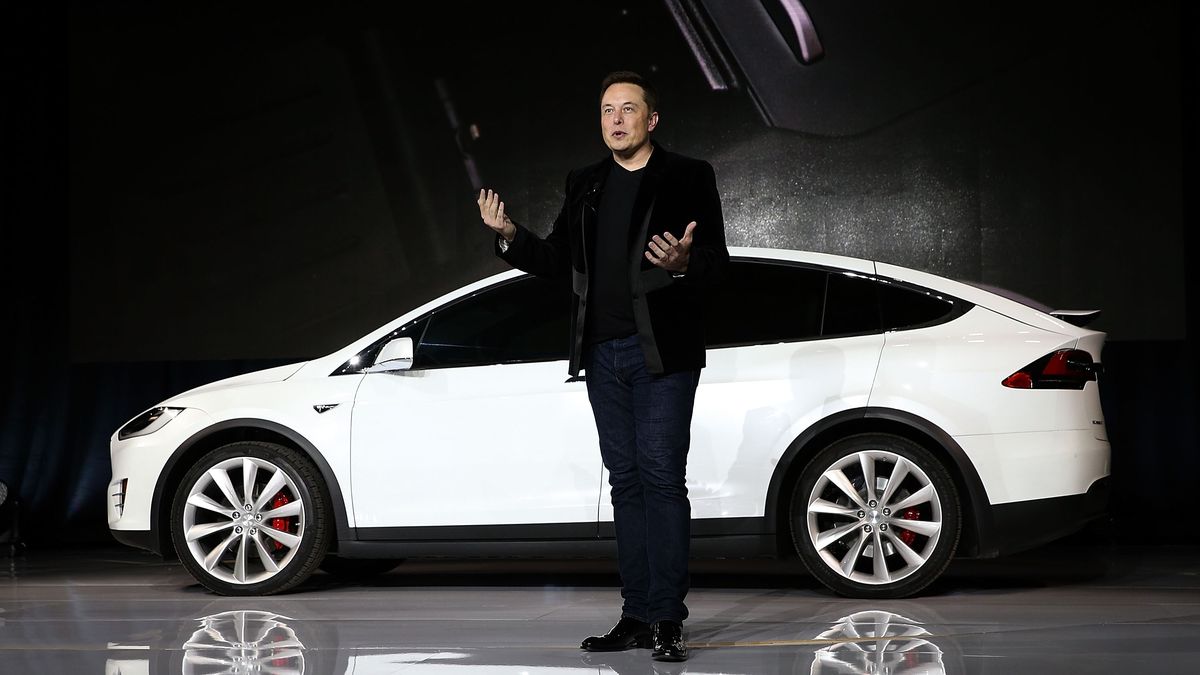 Elon Musk dysponuje około 13 proc. akcji Tesli, nadal pozostaje jej największym akcjonariuszem