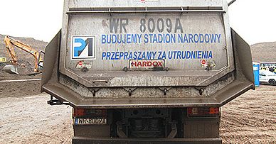 Wykupują konkurencję, by mieć fachowców na Euro 2012