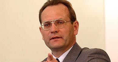 "Niech premier przetrzepie tyłeczek Nowakowi"