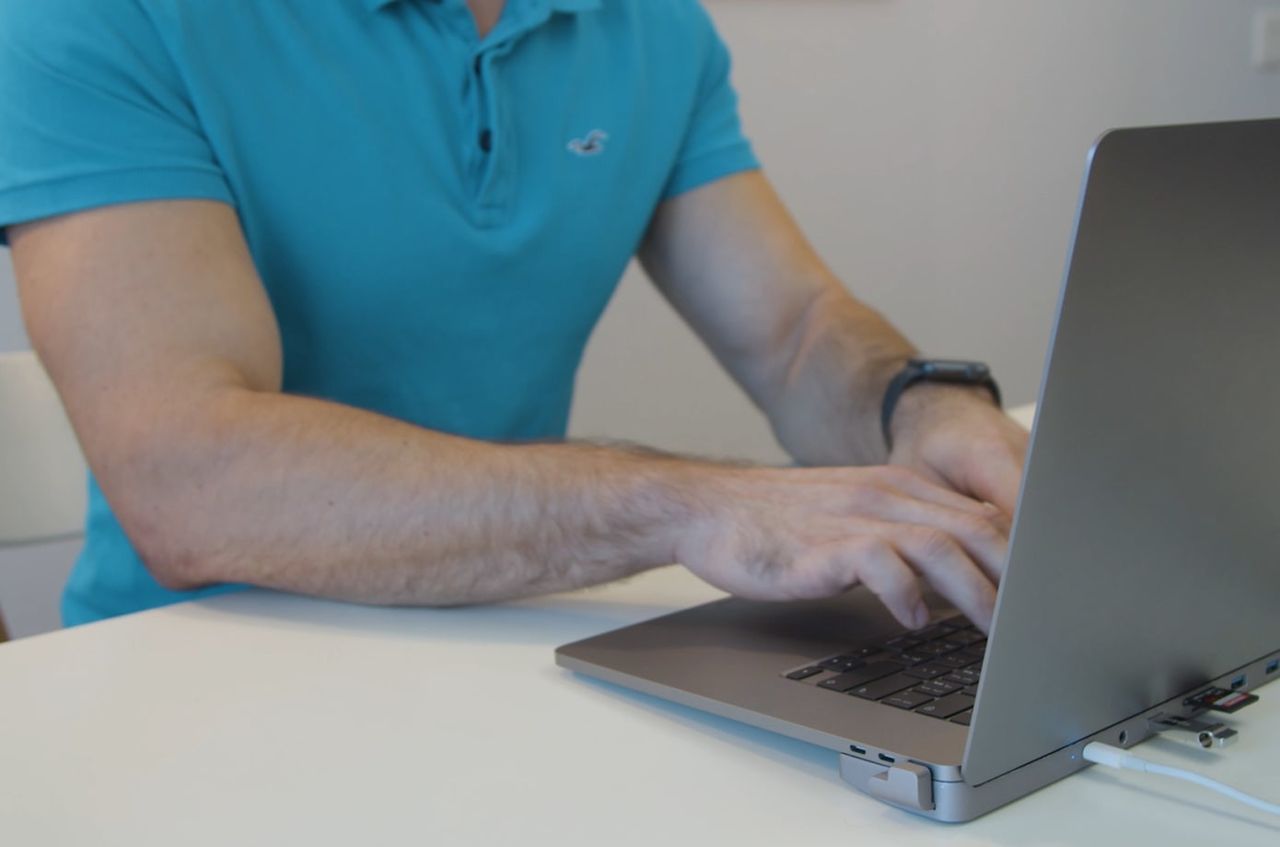DGRule to wielofunkcyjny hub dla laptopów Apple, który świetnie wpasowuje się w bryłę komputera