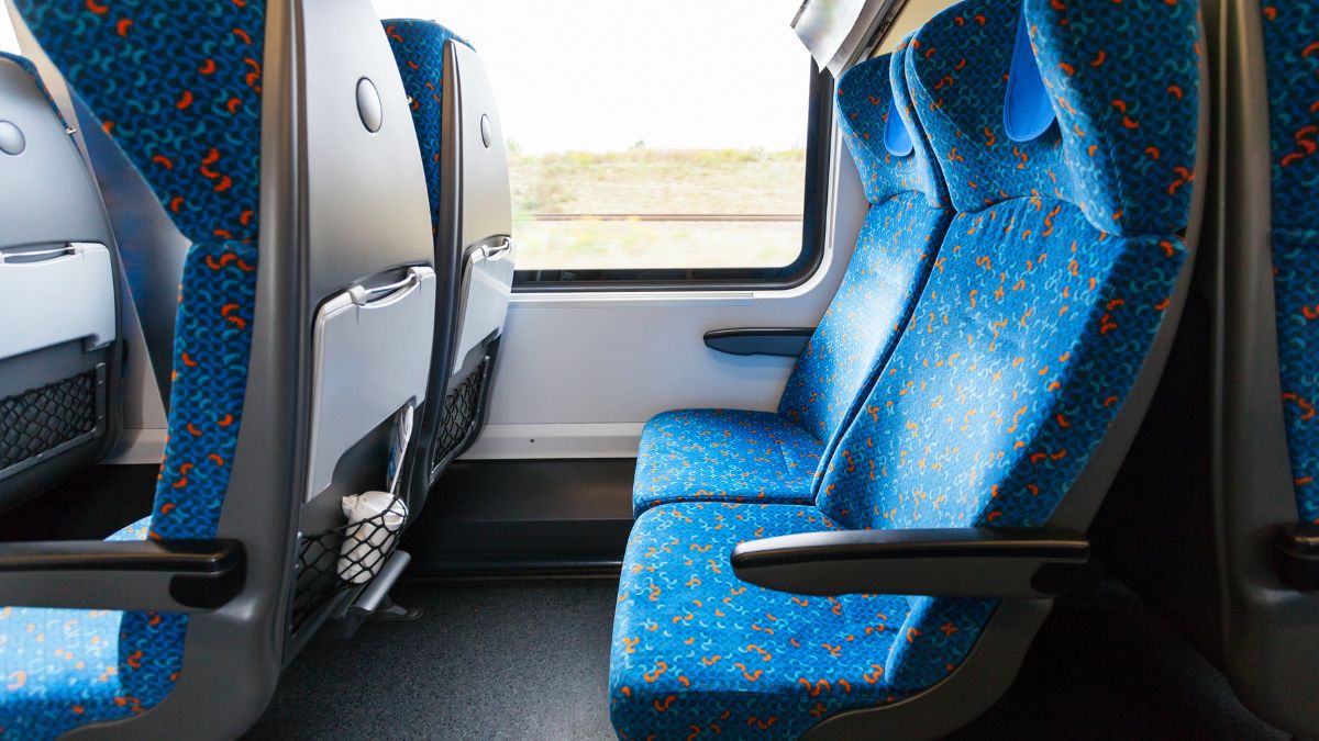 Kolor siedzeń w pociągach nie jest przypadkowy