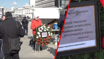 Przynieśli wieniec pod pomnik smoleński. Napis wzbudza kontrowersje