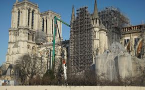 BBC Earth Uratować katedrę Notre Dame