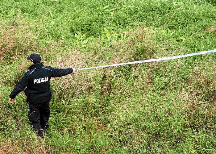 Pod Warszawą odnaleziono ciało 71-latki. Było zakopane