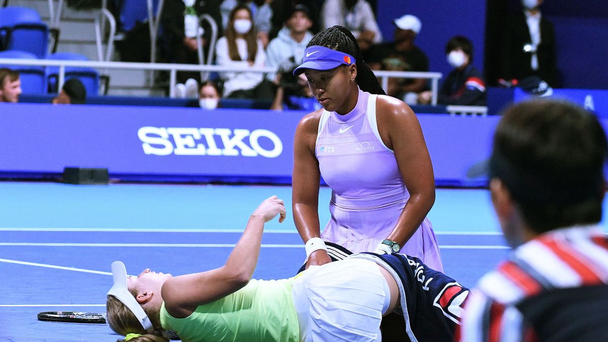 Zdjęcie okładkowe artykułu: Getty Images / Jun Sato / Na zdjęciu: kontuzjowana Daria Saville w towarzystwie Naomi Osaki