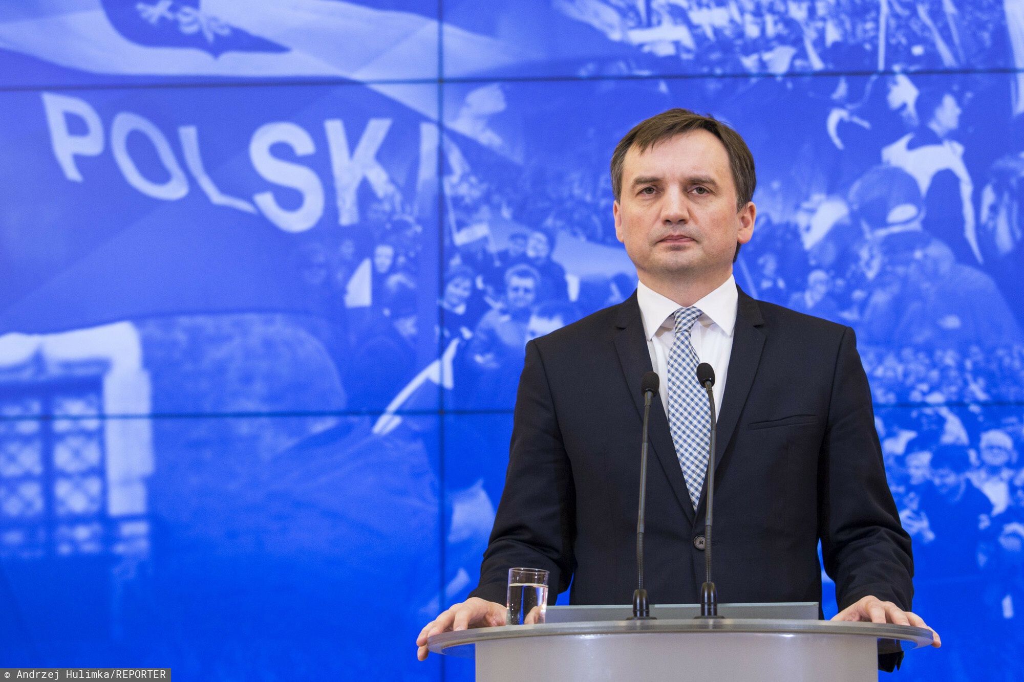 Patryk Jaki powo?any na szefa komisji ds. reprywatyzacji11.05.2017 Warszawa Wiceminister Patryk Jaki powolany na szefa komisji weryfikacyjnej ds. reprywatyzacji N/z minister sprawiedliwosci Zbigniew Ziobro fot. Andrzej Hulimka/REPORTERAndrzej Hulimka/REPORTER