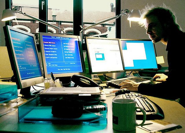 Jeden ekran to za mało. Polacy coraz chętniej korzystają z kilku urządzeń naraz 3