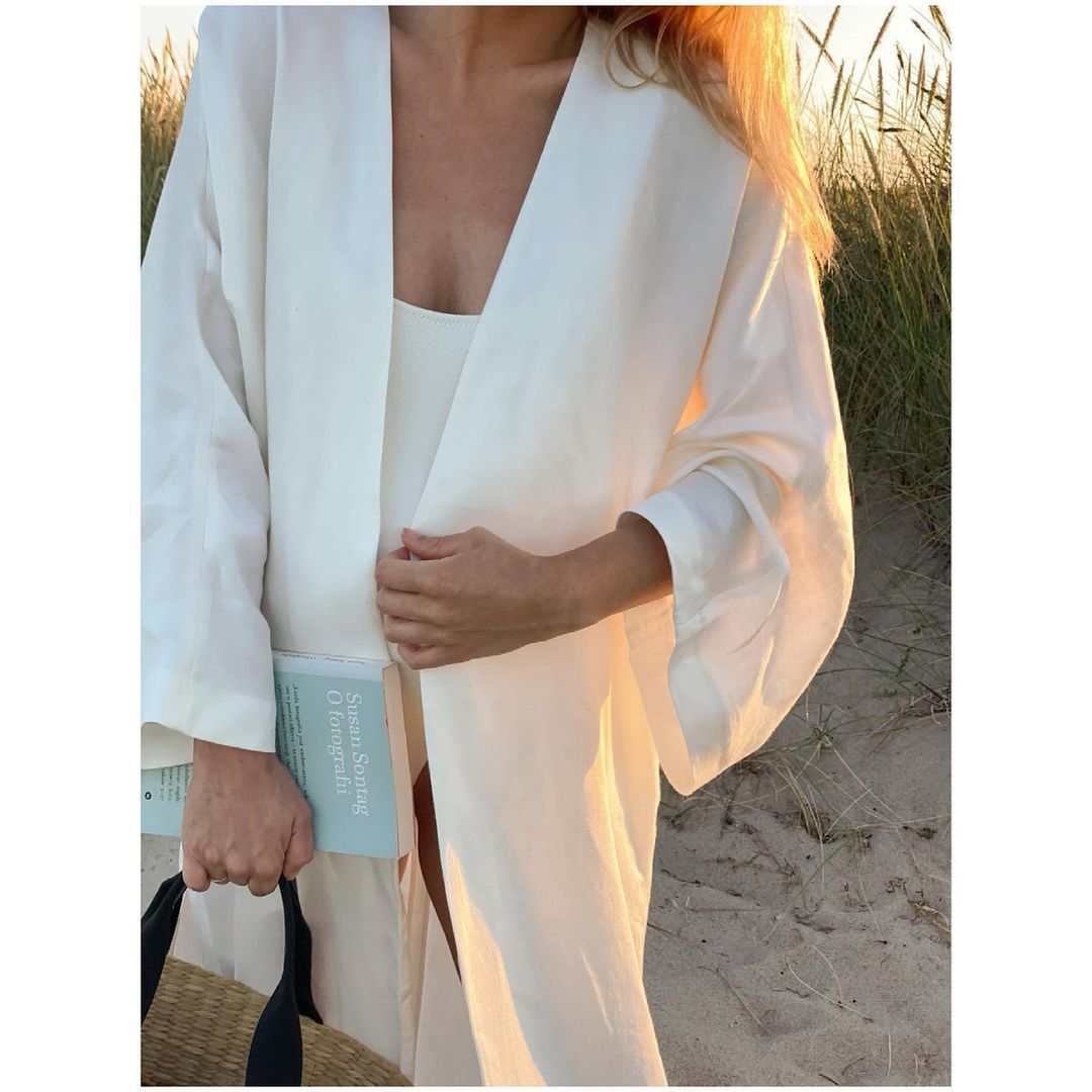 Kasia Tusk zabiera na plażę lekkie kimono