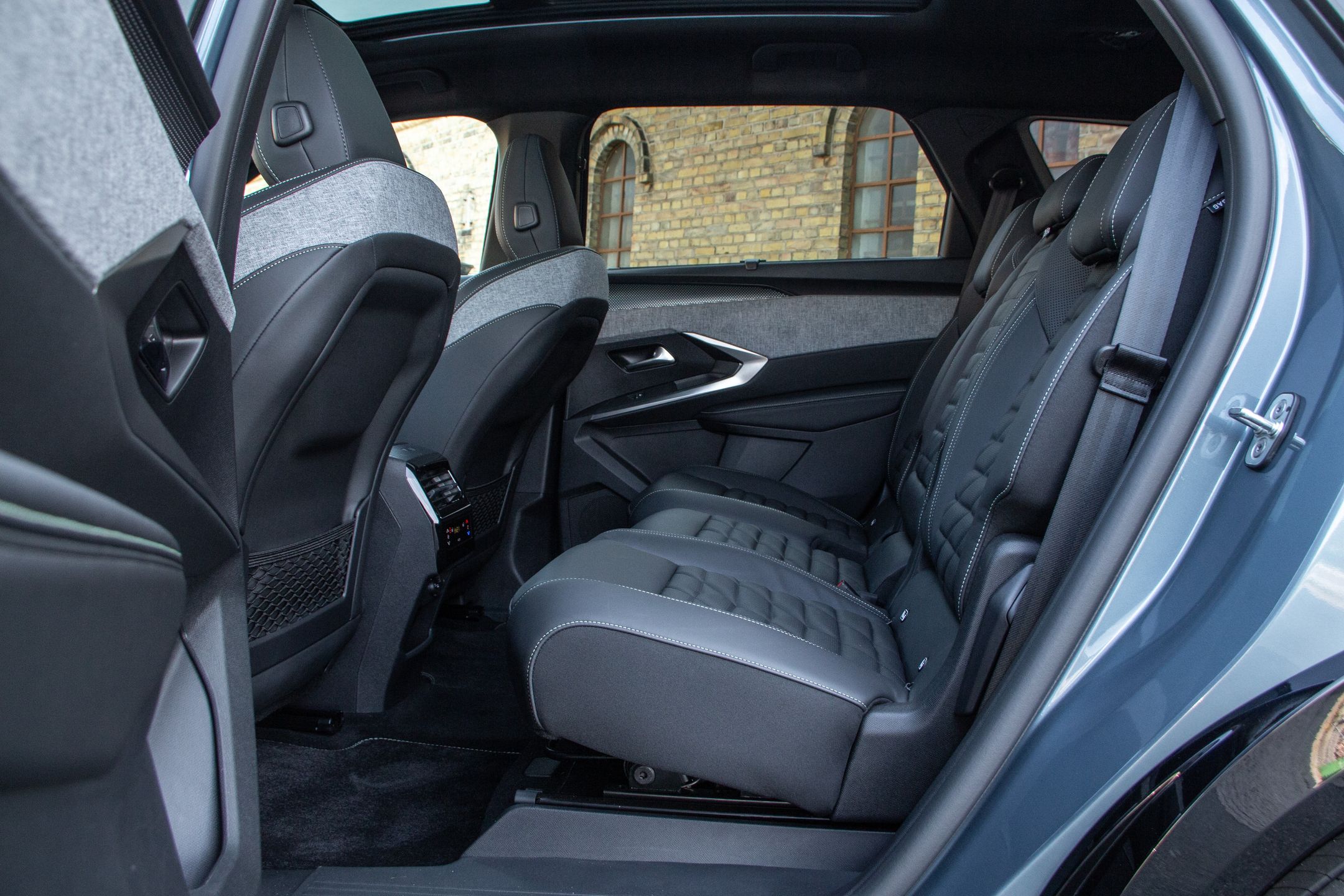 Peugeot e-5008