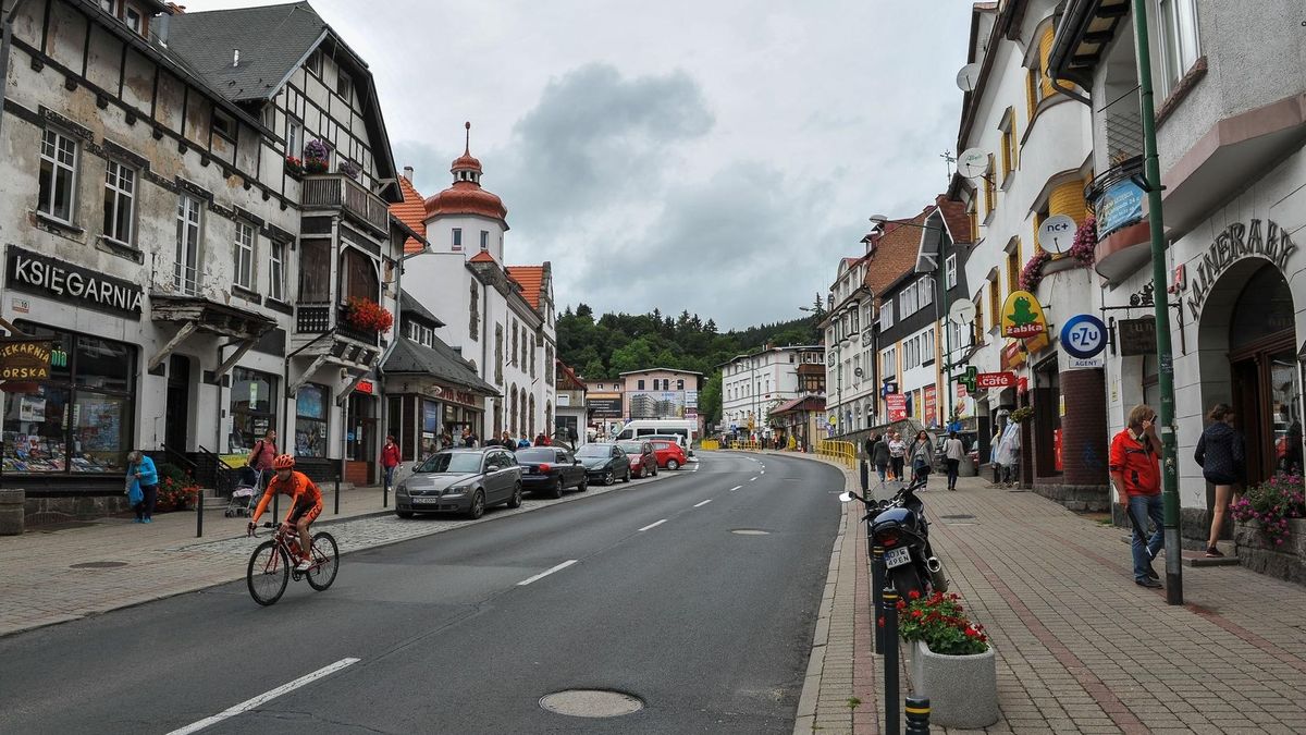 Sukcesu wynajmu mieszkań na kilka nocy irytuje hotelarzy, ale też podbija ceny na rynku wynajmu długoterminowego.
