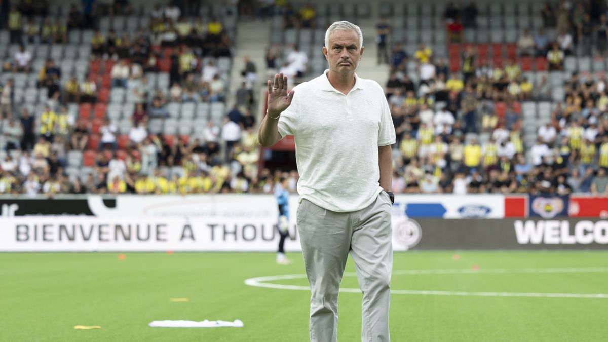 Zdjęcie okładkowe artykułu: PAP/EPA / Peter Klauzner / Jose Mourinho przed meczem FC Lugano z Fenerbahce