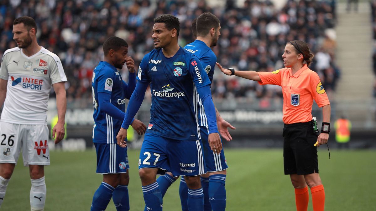 PAP/EPA / 	CHRISTOPHE PETIT TESSON / Na zdjęciu: piłkarze RC Strasbourg