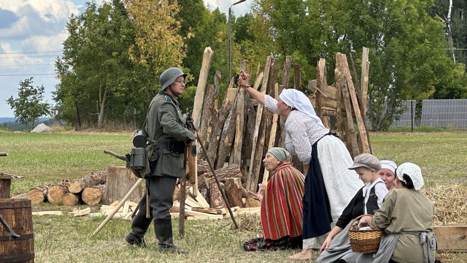 Rekonstrukcja historyczna w Suchcicach pod hasłem &#34;Ostatnie dni wolności, pierwszy dzień wojny&#34;