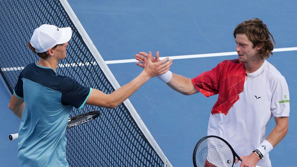 Getty Images / Dylan Buell / Na zdjęciu: Jannik Sinner i Andriej Rublow