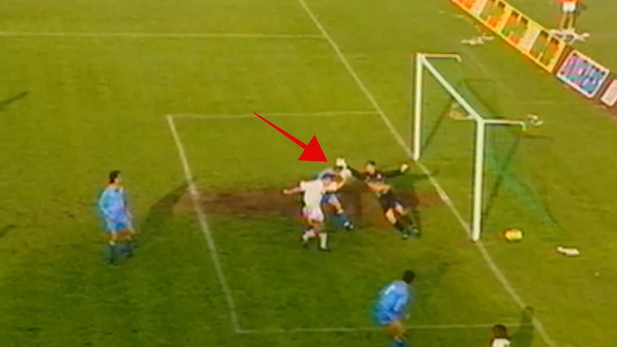 Jan Furtok strzela gola San Marino