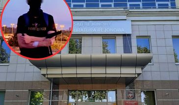 Łukasz zabił macochę. Teraz jest na wolności i pozuje z bronią