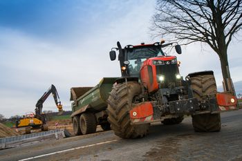 Kara za zanieczyszczenie drogi przez ciągnik rolniczy. Od mandatu, aż po więzienie
