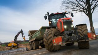 Kara za zanieczyszczenie drogi przez ciągnik rolniczy. Od mandatu, aż po więzienie