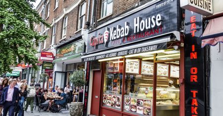 Kebab był zimny. Wzięli dostawcę za zakładnika