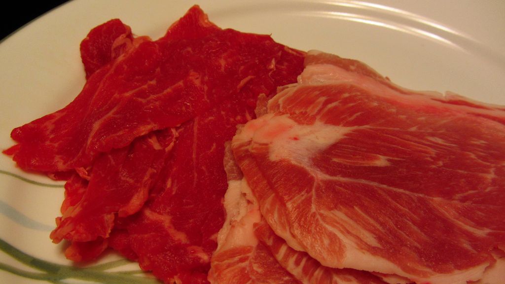 Surowy rostbratel wołowy bez kości (steki, mięso i tłuszcz, II klasa mięsa)