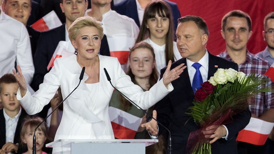 Pierwsza dama Agata Kornhauser-Duda oraz prezydent Andrzej Duda podczas wieczoru wyborczego w Pułtusku 
