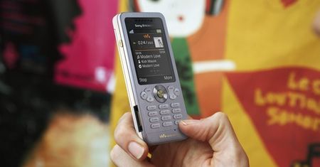 Sony Ericsson W302 - muzyczny telefon dla każdego