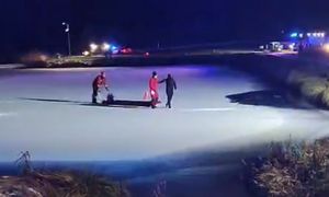 Uciekał przez policjantami. Wbiegł na zbiornik wodny. Lód się załamał