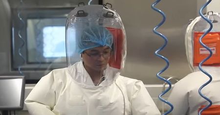 To nie był targ w Wuhan? Weszli do laboratorium. Chińczycy zaczęli mówić