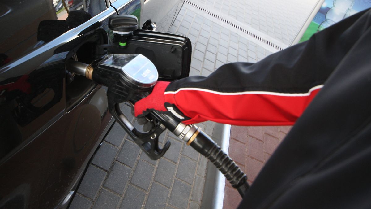 Uśmiech podczas mijania stacji paliw powoli znika z ust kierowców