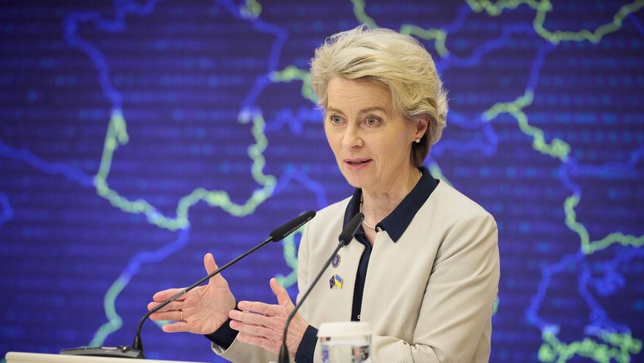 Leaders Attend the 24th EU-Ukraine Summit in Kyiv
European Commission Ursula von der Leyen, President of the European Council Charles Michel (not seen), Ukrainian President Volodymyr Zelensky (not seen), attend the joint press conference following the 24th EU-Ukraine summit, on February 3, 2023 in Kyiv, Ukraine. Photo by Ukrainian President Press Office / UPI.. Photo via Newscom
Dostawca: PAP/Newscom
Ukrainian President Press Office
war, Russia, European, Ukraine, Union, Council , EU, summit