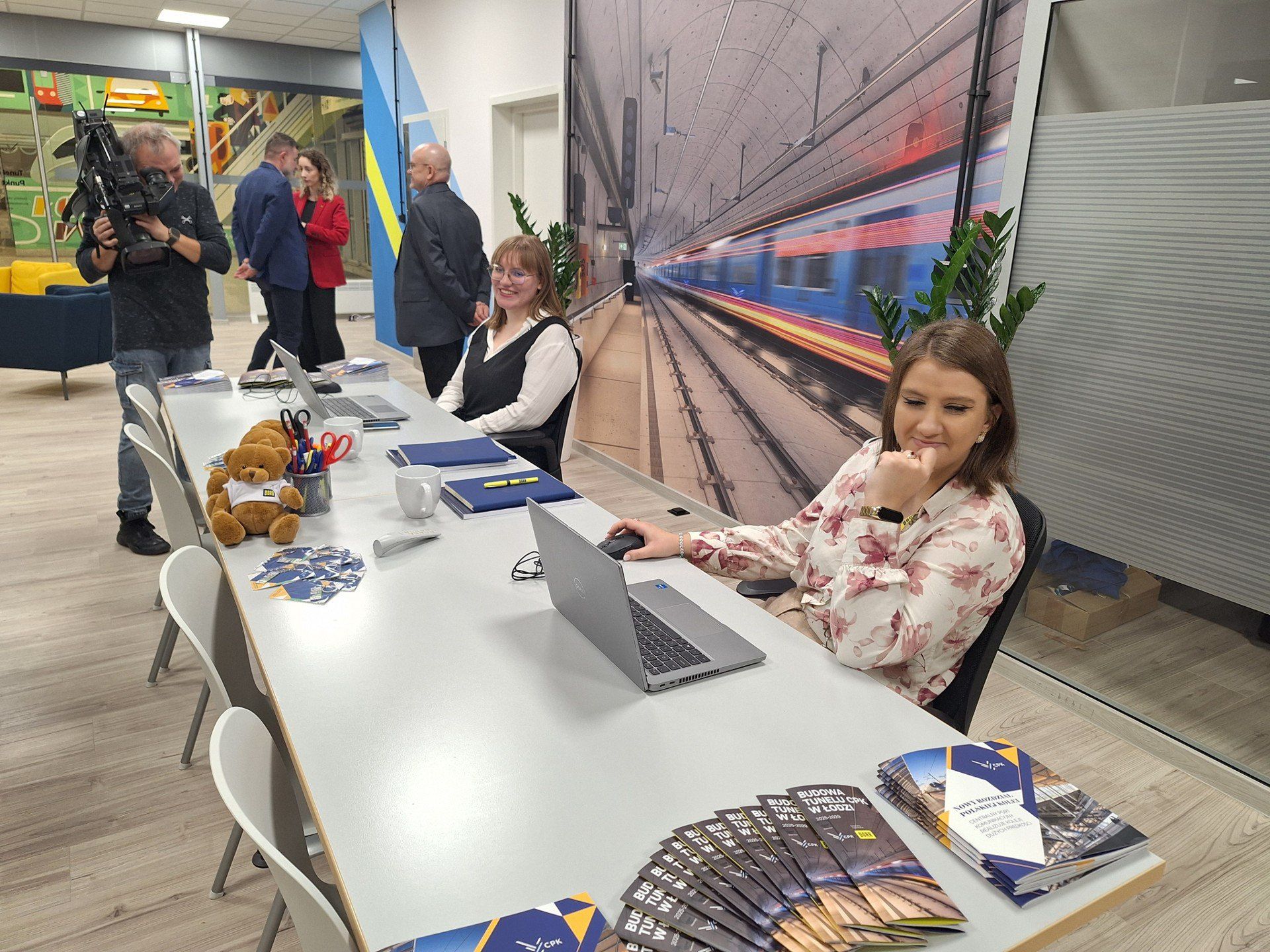 Nowy punkt informacyjny mieści się w hallu dworca Łódź Fabryczna od strony ul. Lindleya