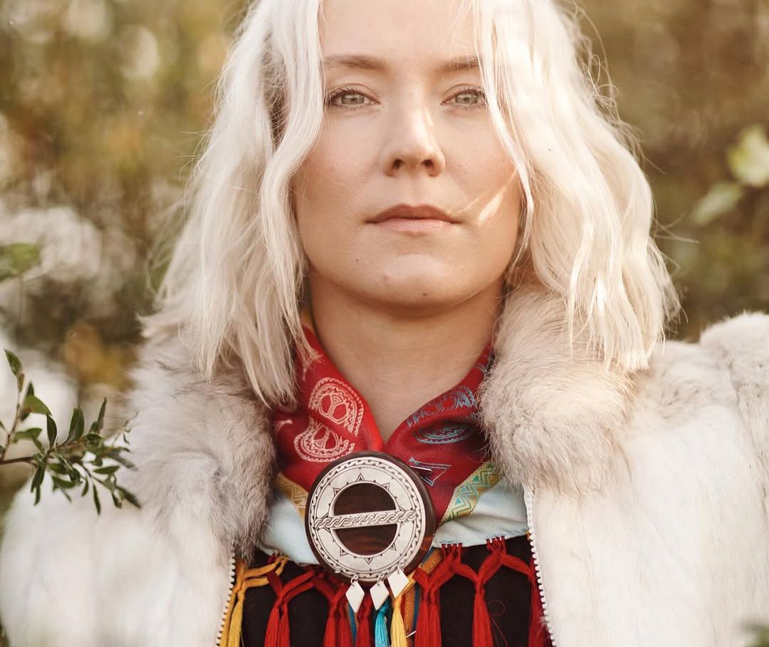 "Pytali, czy chodzę do szkoły. Chcieli dać pieniądze". Czego świat nie wie o ostatnim rdzennym ludzie Europy?