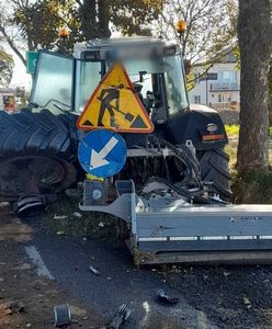 Kosił trawę przy drodze. Ciężarówka wjechała w traktor