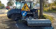 Kosił trawę przy drodze. Ciężarówka wjechała w traktor