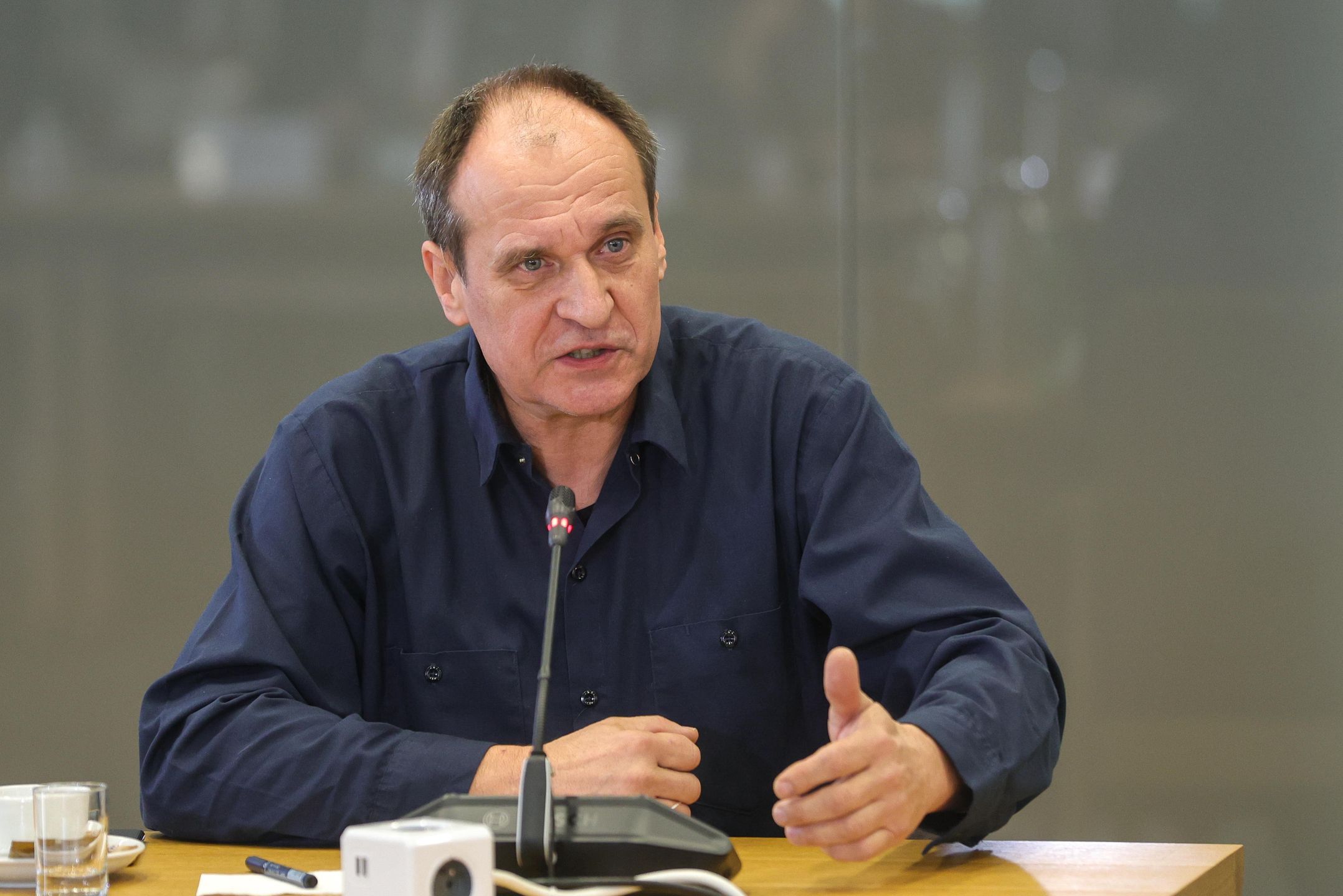 Pawe� Kukiz
Rafa� Guz
gest, komisja, polityk, polityka, portret, pose� PiS, przes�uchanie, przes�uchiwany, sejm, sejmowa, wpis, wpisu, wybor�w korespondencyjnych, wybory kopertowe, wybory prezydenckie 2020
