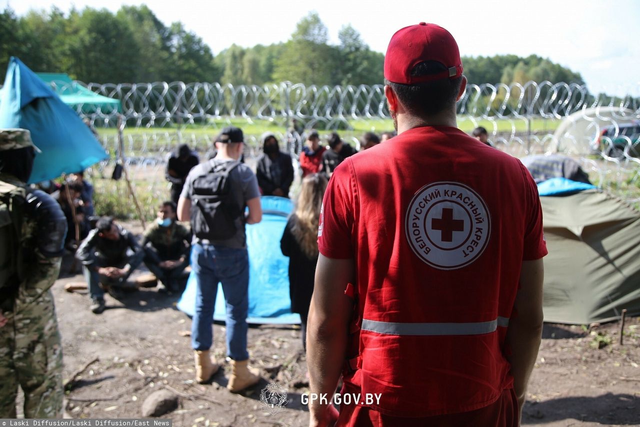 Dzieci z hipotermią trafiają do szpitali. Lekarze pomagają migrantom