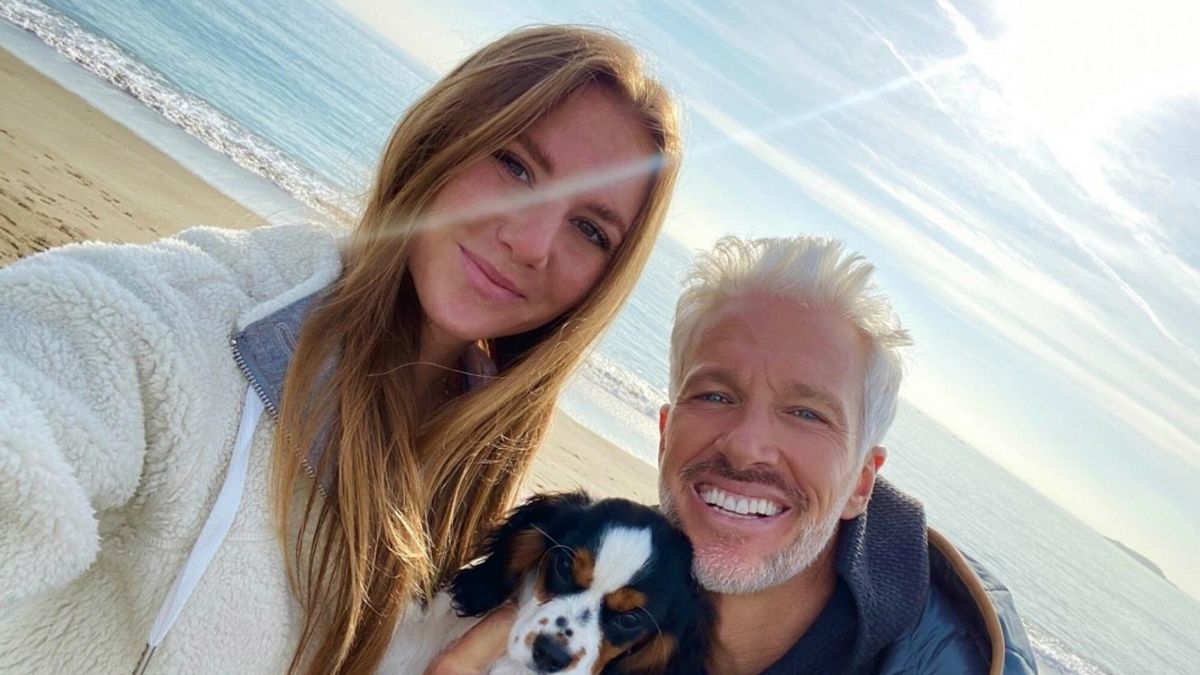 On ma 44 lata, ona - 25. "Zazdrośni ludzie ciągłe próbują nakłonić moją dziewczynę, aby mnie rzuciła"