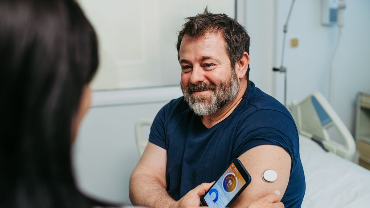 Doctor teaching diabetic patient how to use a continuous glucose monitor with a smartphone app.
Doctor teaching diabetic patient how to use a continuous glucose monitor with a smartphone app.
Halfpoint Images