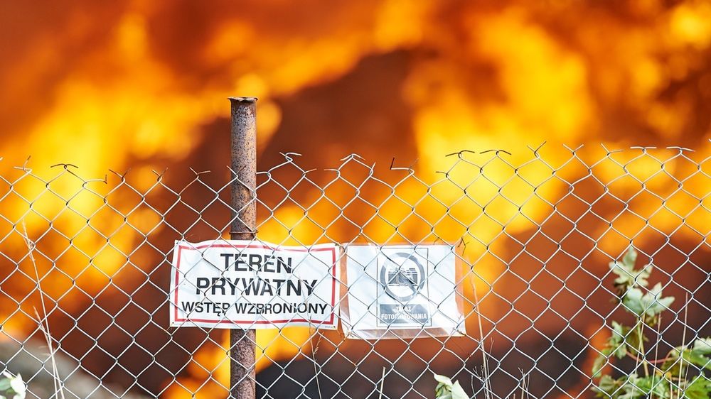 Pożar nielegalnego składowiska w Zgierzu