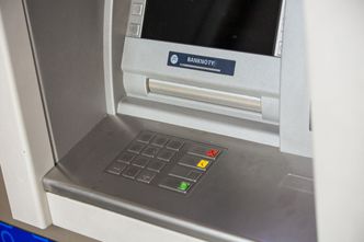 Przerwy techniczne w bankach. Lepiej wypłacić gotówkę