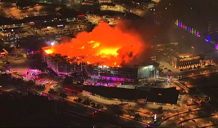 Pożar w USA. Dramatyczne nagranie walki z żywiołem